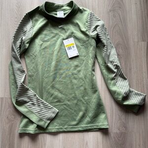 Nike Thermafit L/S top size small NWT